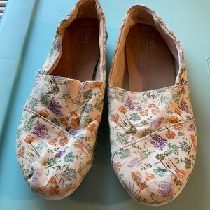 Floral Tom’s